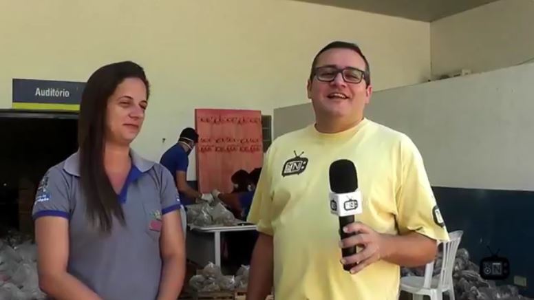 Alunos da Rede Municipal de Educação de Natividade recebem alimentos que seriam destinados a merenda escolar