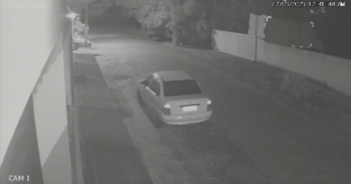 Câmera de segurança flagra furto de carro em Itaperuna