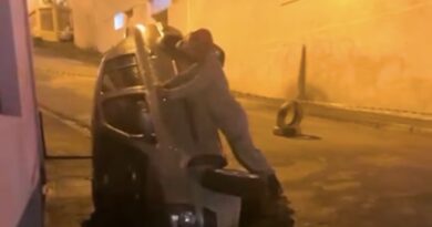 Veículo é engolido por cratera que se abriu no Centro de Natividade durante a chuva