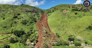 DESLIZAMENTO DE GRANDE PROPORÇÃO INTERDITA TRECHO DA RJ-226 EM NATIVIDADE