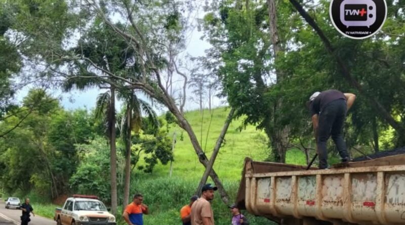 Varre-Sai realiza operação tapa-buracos na RJ-214, inclusive em trecho de Natividade