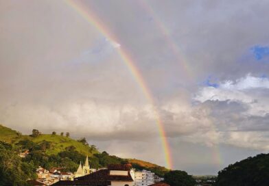 Espetáculo da natureza: arco-íris duplo encanta Natividade-RJ nesta terça-feira (24) 🌈🌈
