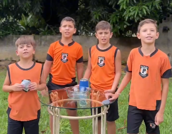 Alunos do Colégio Padrão realizam experimento prático sobre a importância da água