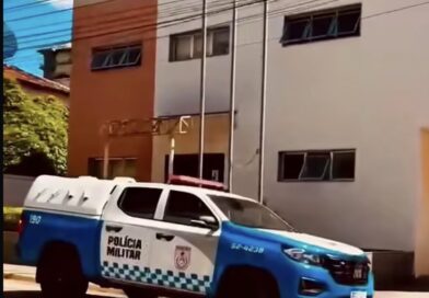 Operação conjunta prende suspeito e apreende droga e réplica de fuzil em Porciúncula