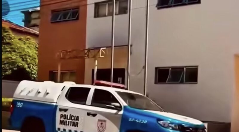 Operação conjunta prende suspeito e apreende droga e réplica de fuzil em Porciúncula