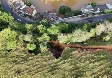 Desprendimento de rocha acende alerta para erosão avançada no bairro do Pito, em Natividade