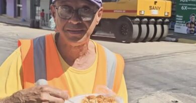 Agente de trânsito almoça em pé durante serviço em Natividade e caso levanta debate sobre condições de trabalho