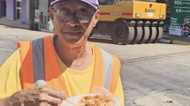 Agente de trânsito almoça em pé durante serviço em Natividade e caso levanta debate sobre condições de trabalho