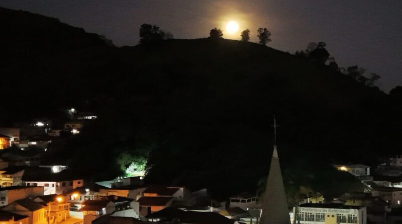 Você já viu a Lua cheia brilhando no céu de Natividade hoje?