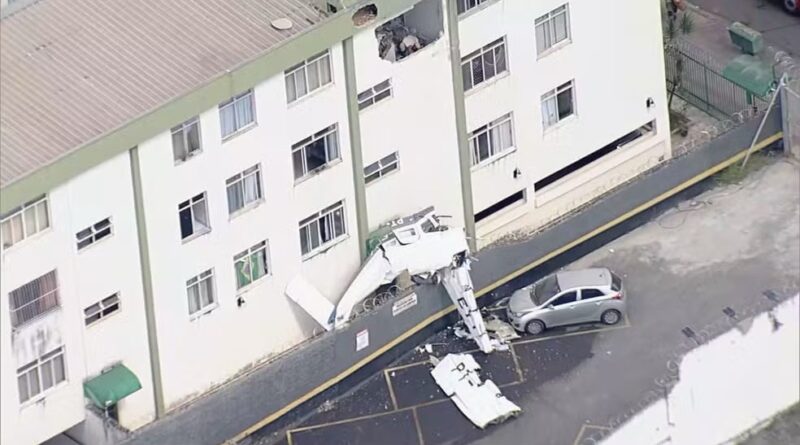 Avião cai em prédio em BH; duas pessoas morrem