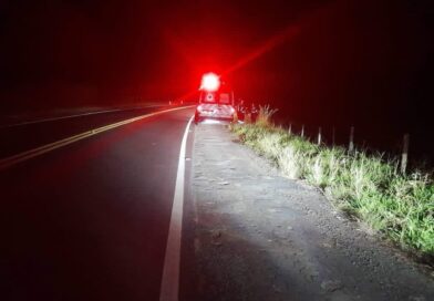 Motorista morre após veículo sair da pista e tombar na MG-111, em Carangola