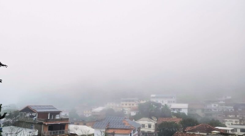 Cerração baixa marca o amanhecer desta quarta-feira em Natividade