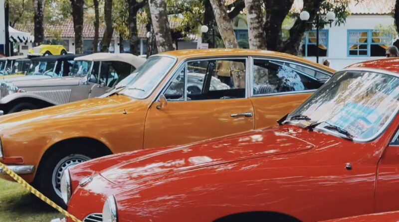 Exposição de carros antigos reúne apaixonados por clássicos em Raposo