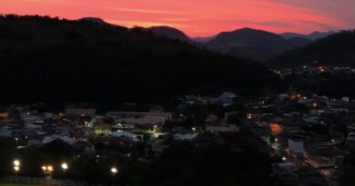 Quando a natureza capricha: o lindo entardecer deste sábado 30-05 em Natividade