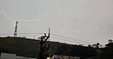 Confira as impressionantes fotos dos raios que cruzaram o céu de Natividade nesta manhã!