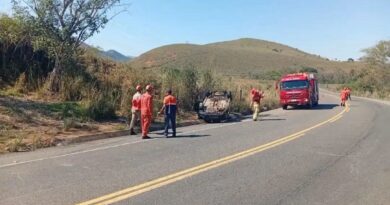 Capotamento na RJ-220 deixa quatro pessoas com ferimentos leves em Natividade