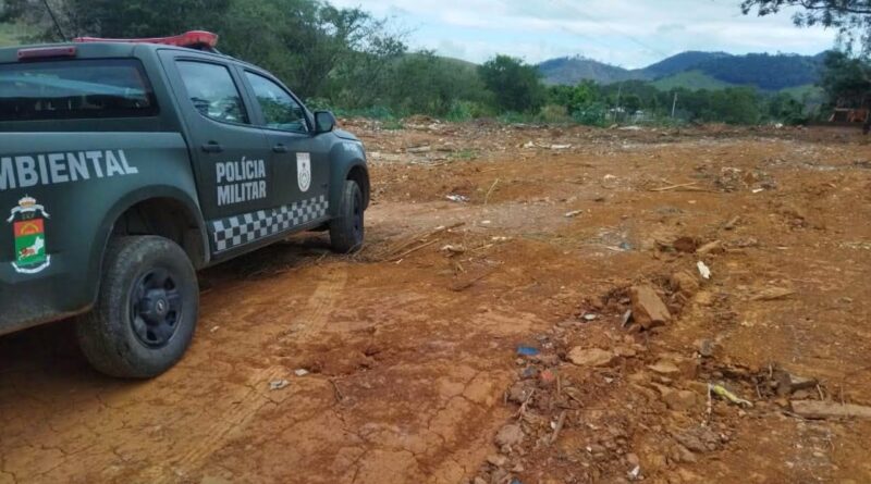 Polícia Ambiental flagra descarte irregular de resíduos às margens da RJ-214, em Natividade