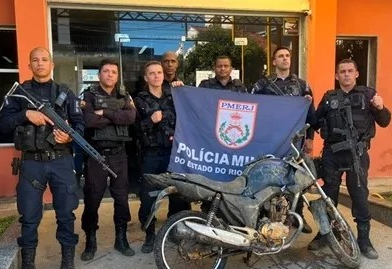 Motocicleta de vítima de latrocínio é encontrada submersa no Rio Pomba, em Santo Antônio de Pádua