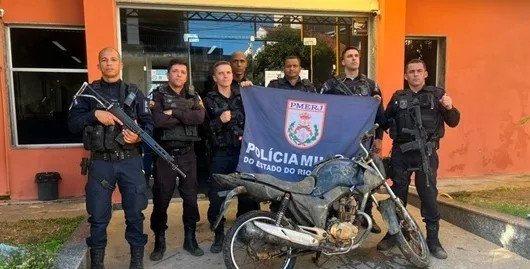Motocicleta de vítima de latrocínio é encontrada submersa no Rio Pomba, em Santo Antônio de Pádua