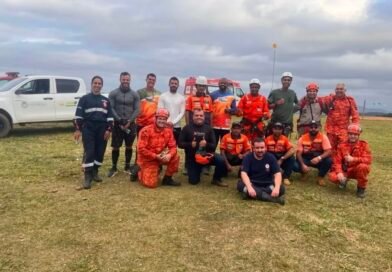 Piloto de parapente é resgatado após ficar preso em árvore na Rampa do Voo Livre em Porciúncula