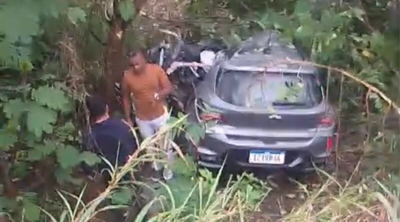 Motorista morre após colisão frontal com carreta na BR-356, em Itaperuna