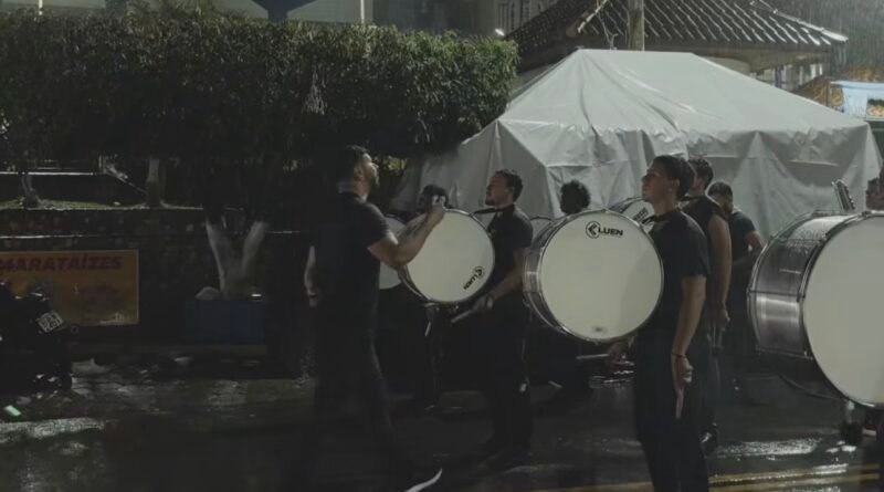 Nem a chuva cala a tradição: Banda Marcial Leila Werneck se prepara para as comemorações de Setembro em Natividade